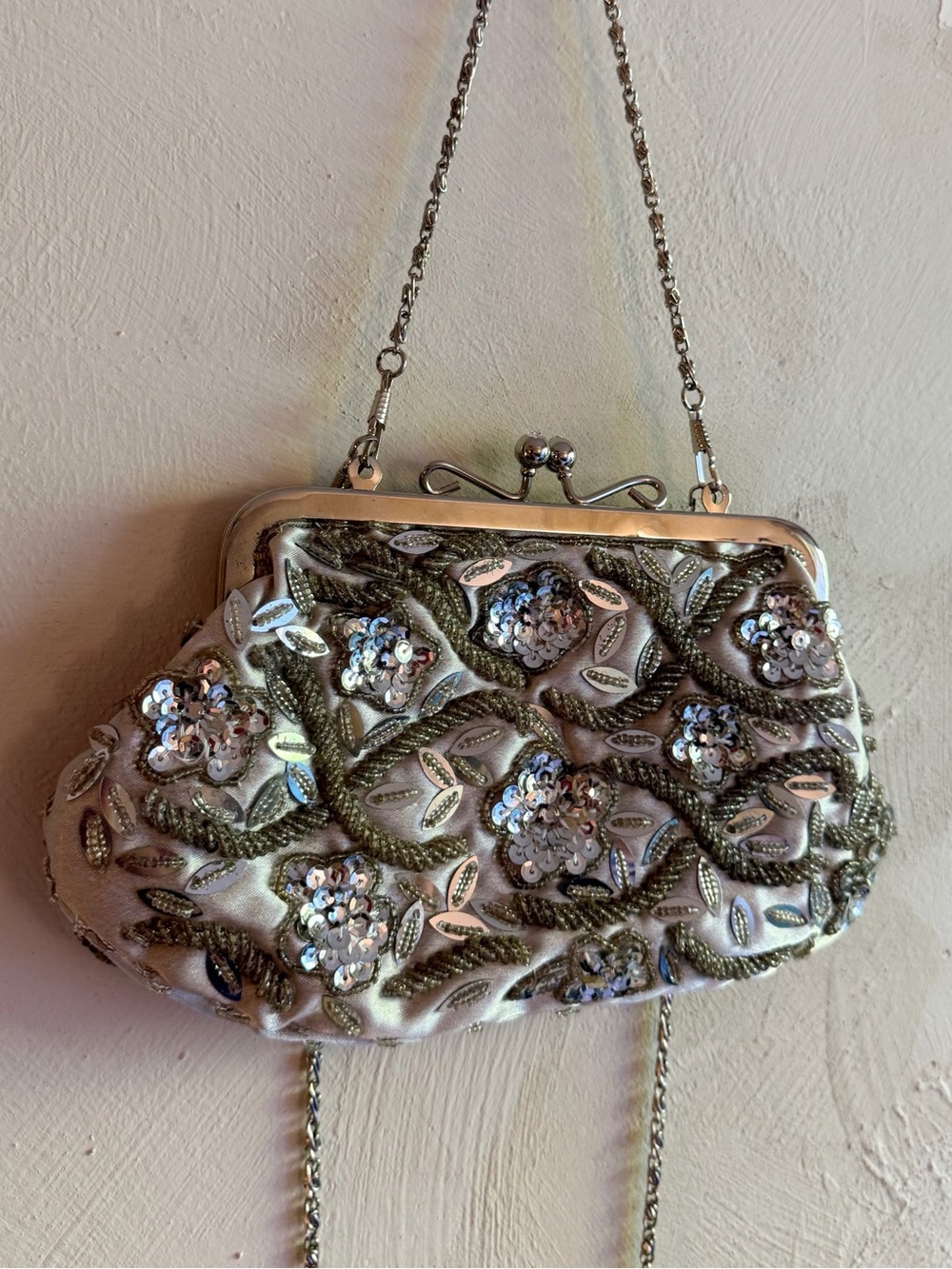 Silver Beaded Sequin Floral Kiss Lock Evening Bag Two Chain Straps Clutch